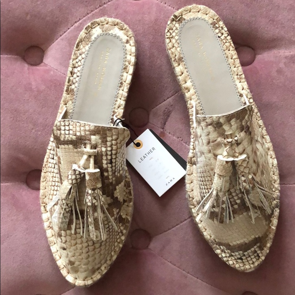 Tassle loafers